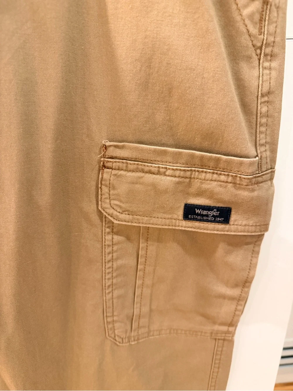 Wrangler Authentics Men’s Khaki Stretch Cargo Pants 33x34 NWT